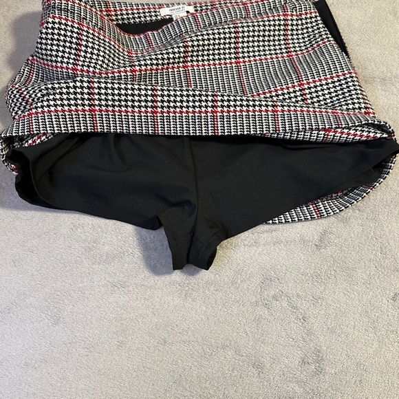 Plaid Skirt Mini Size Large Skort Black White Red Pockets Taylor Forever 21 - Picture 6 of 9